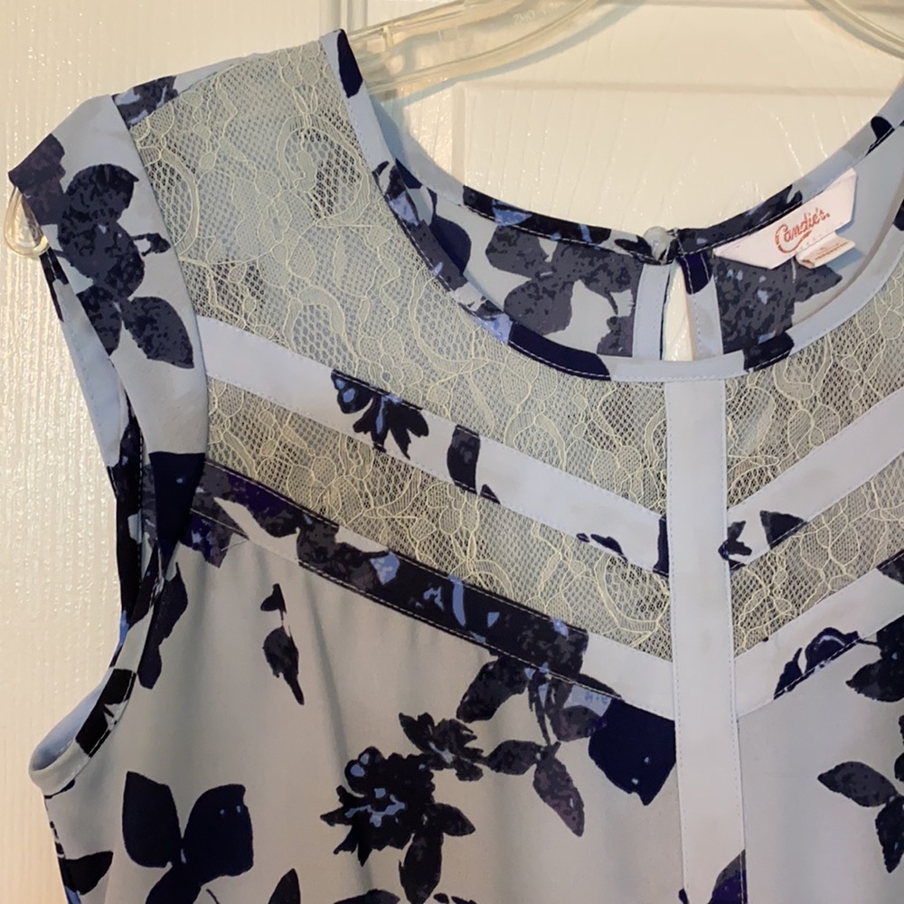 Blue floral cap sleeve blouse - Picture 2 of 6